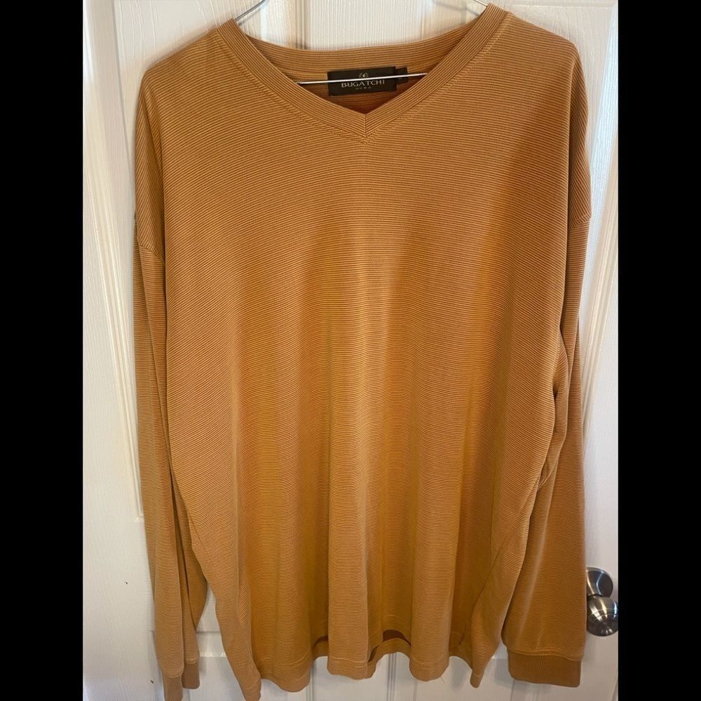 Men’s Bugatchi gold V-neck shirt sz L